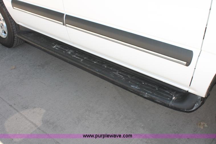 image for item K8836 2004 Chevrolet Suburban 1500 LT SUV