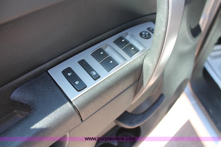 image for item K8838 2010 Chevrolet Silverado 1500 LT Crew Cab pickup truck