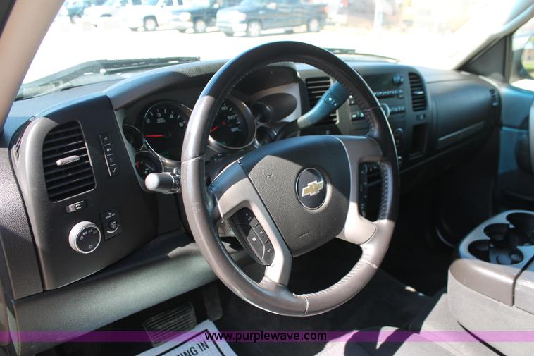 image for item K8838 2010 Chevrolet Silverado 1500 LT Crew Cab pickup truck