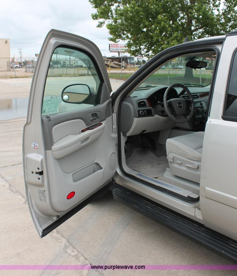 image for item K8839 2009 Chevrolet Suburban 1500 LT SVU