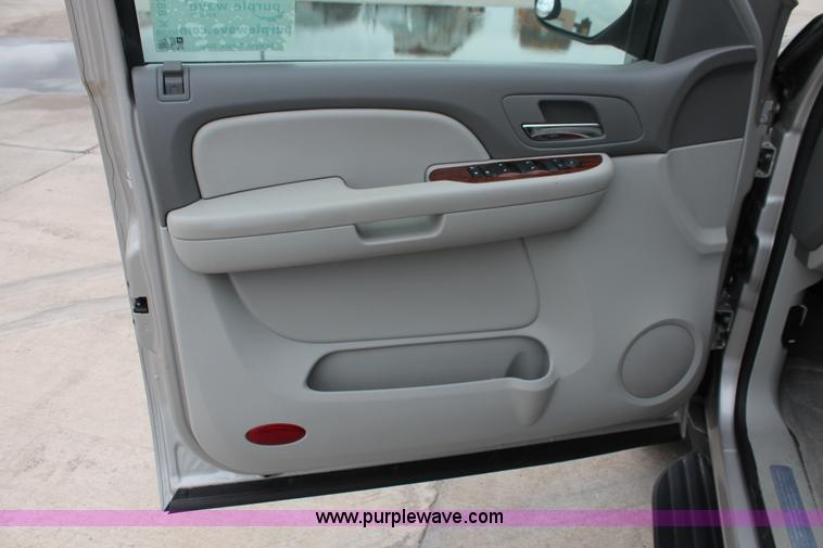 image for item K8839 2009 Chevrolet Suburban 1500 LT SVU