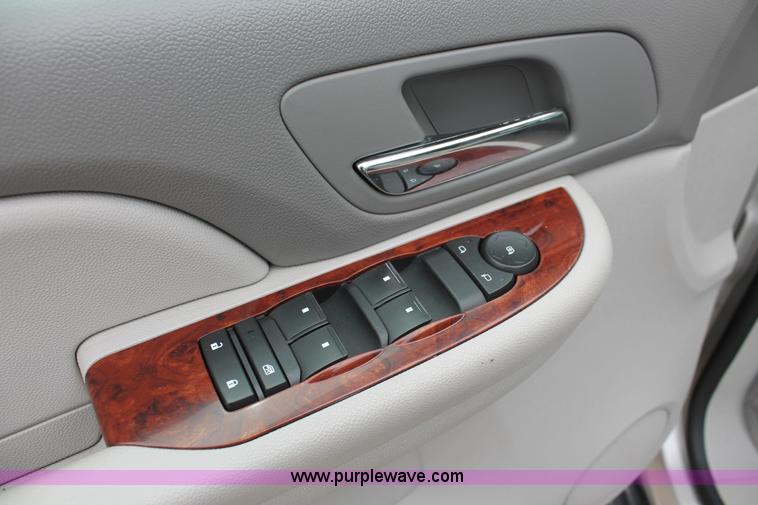 image for item K8839 2009 Chevrolet Suburban 1500 LT SVU