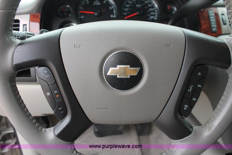 image for item K8839 2009 Chevrolet Suburban 1500 LT SVU