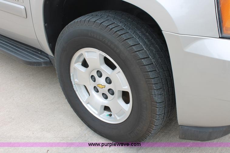 image for item K8839 2009 Chevrolet Suburban 1500 LT SVU