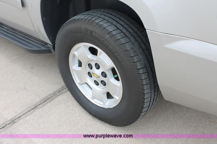 image for item K8839 2009 Chevrolet Suburban 1500 LT SVU