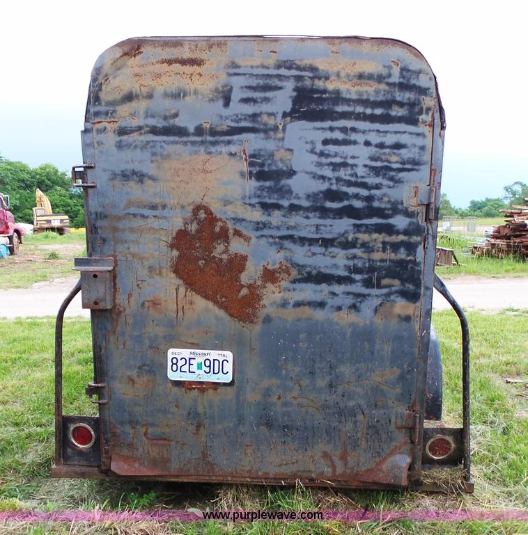 image for item L2045 1981 WW livestock trailer