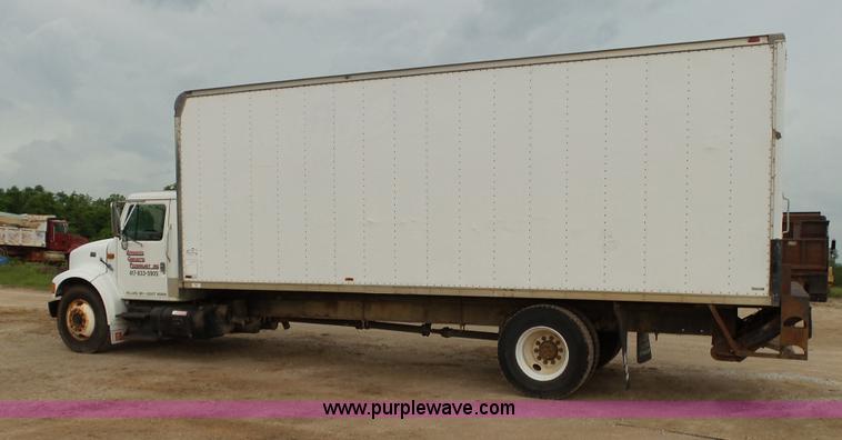 image for item L2048 1997 International 4900 box truck