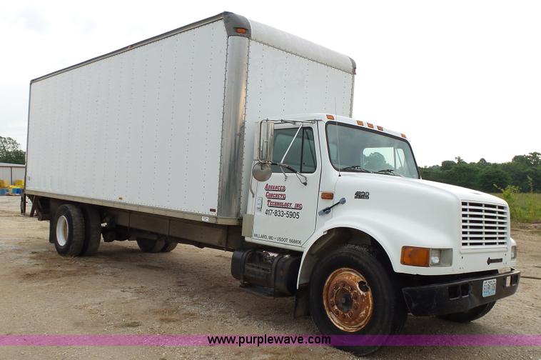 image for item L2048 1997 International 4900 box truck