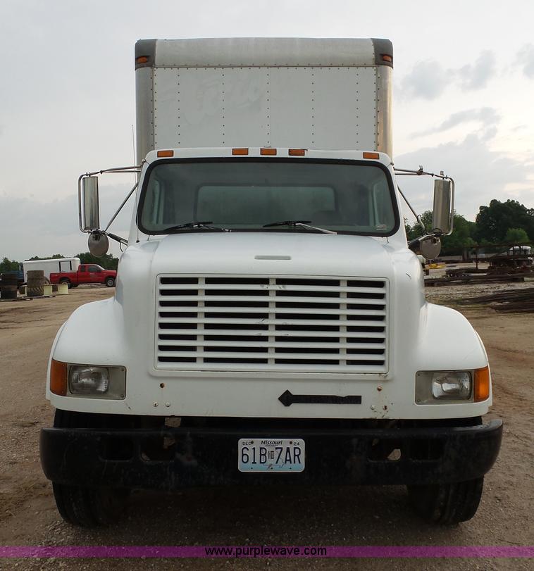 image for item L2048 1997 International 4900 box truck