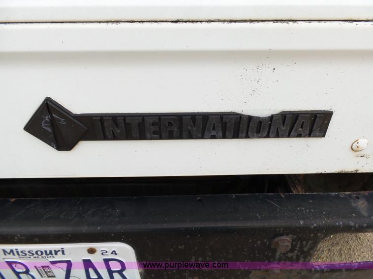 image for item L2048 1997 International 4900 box truck