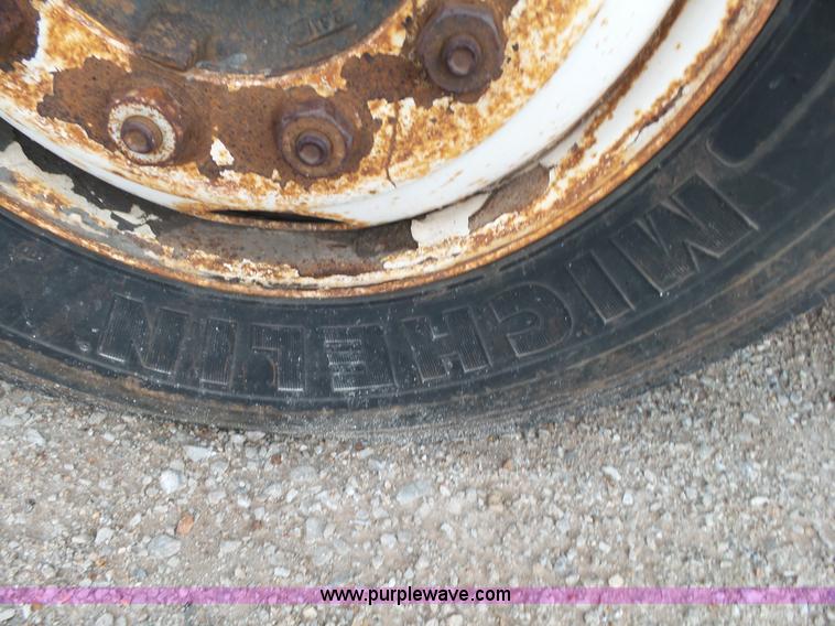 image for item L2048 1997 International 4900 box truck