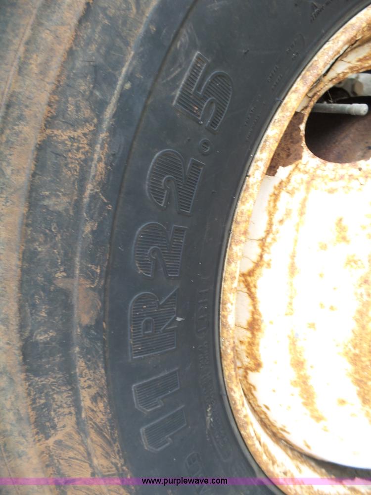 image for item L2048 1997 International 4900 box truck