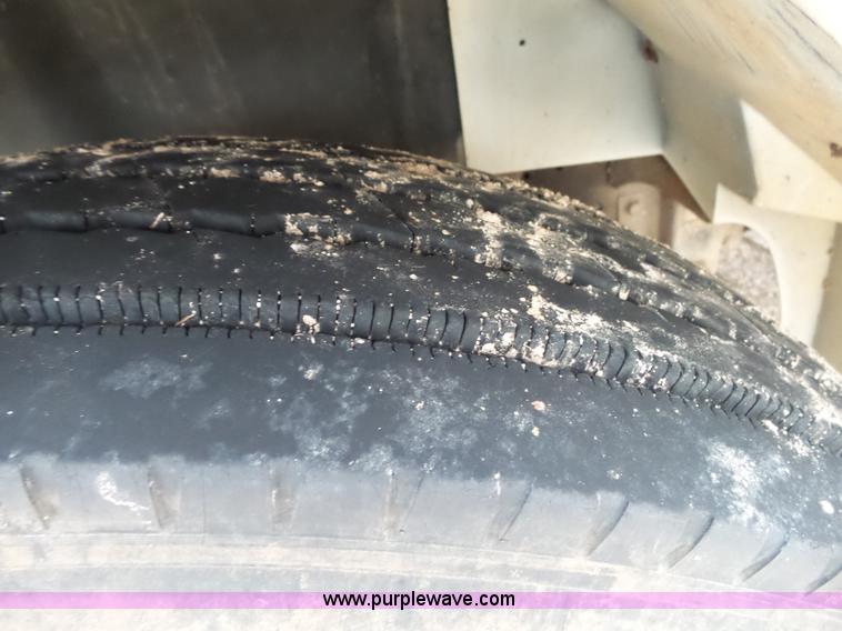 image for item L2048 1997 International 4900 box truck