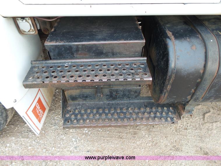 image for item L2048 1997 International 4900 box truck