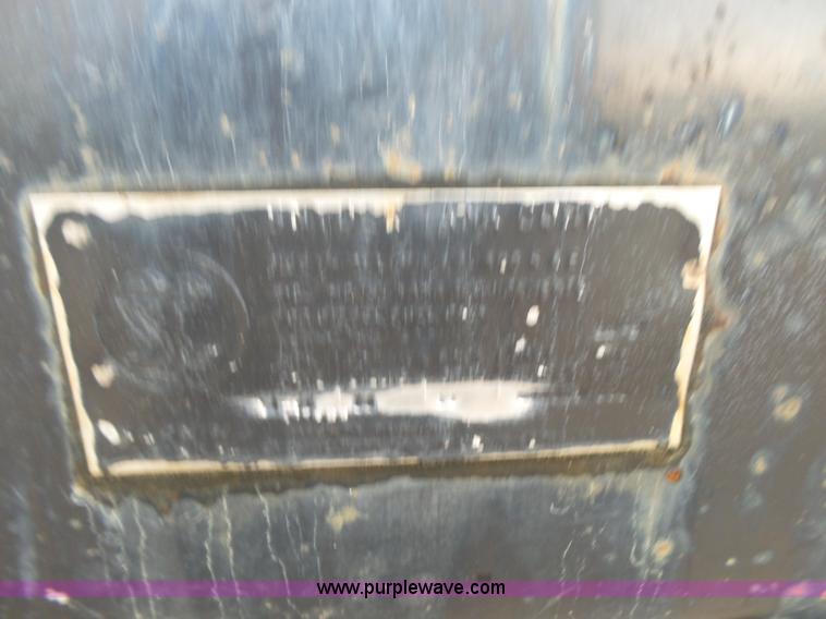 image for item L2048 1997 International 4900 box truck