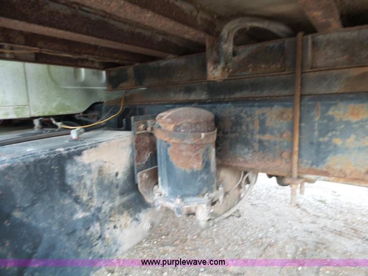 image for item L2048 1997 International 4900 box truck