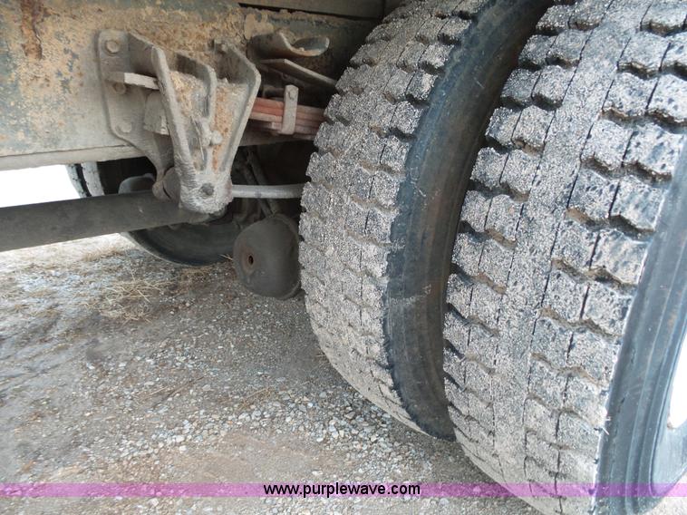 image for item L2048 1997 International 4900 box truck