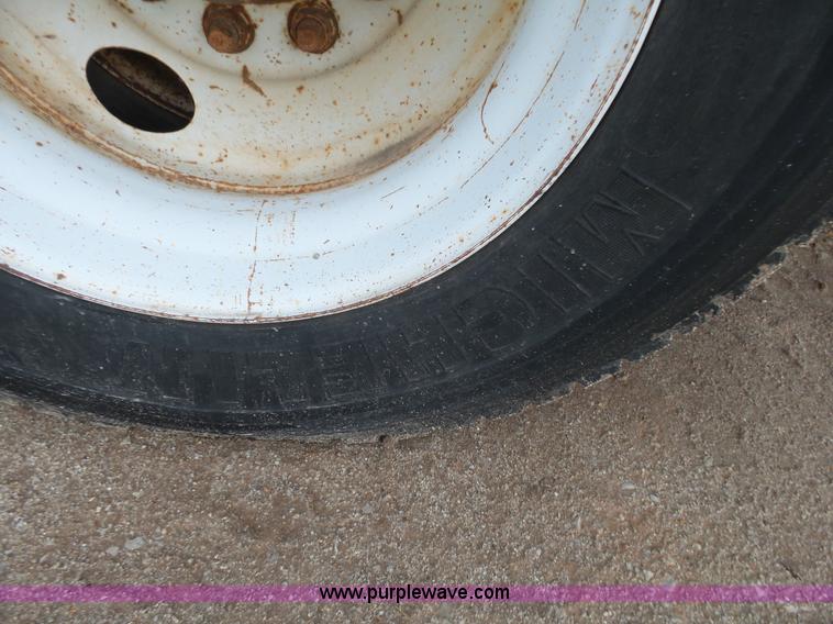 image for item L2048 1997 International 4900 box truck