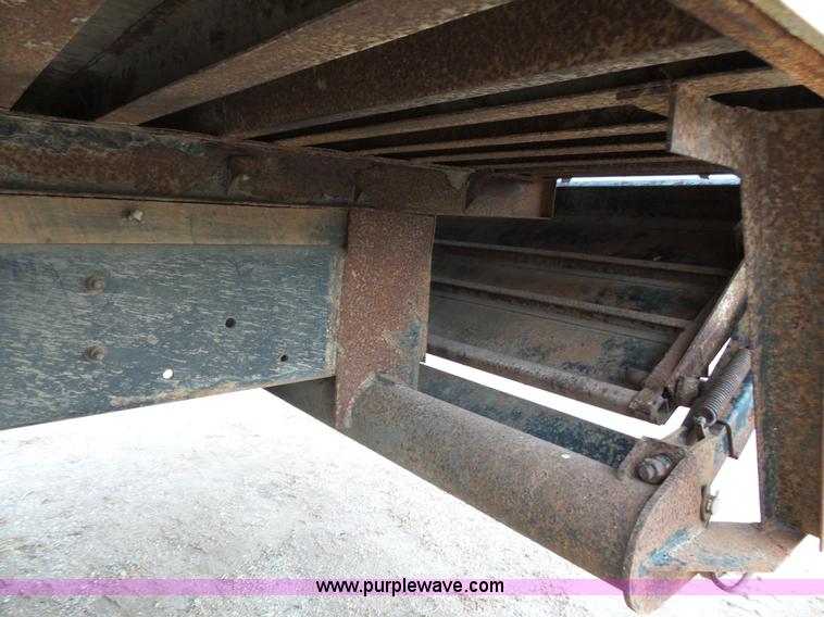 image for item L2048 1997 International 4900 box truck