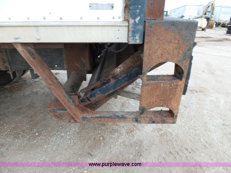 image for item L2048 1997 International 4900 box truck