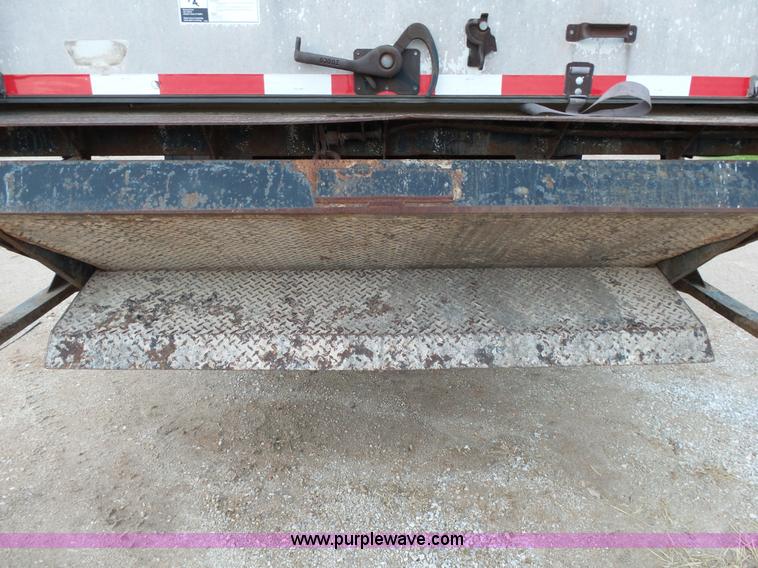 image for item L2048 1997 International 4900 box truck