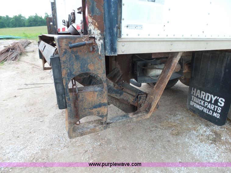 image for item L2048 1997 International 4900 box truck