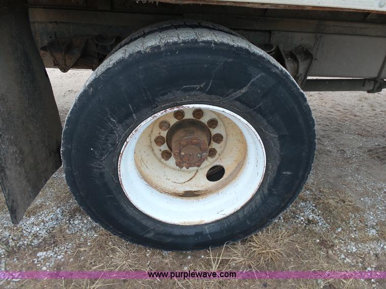 image for item L2048 1997 International 4900 box truck