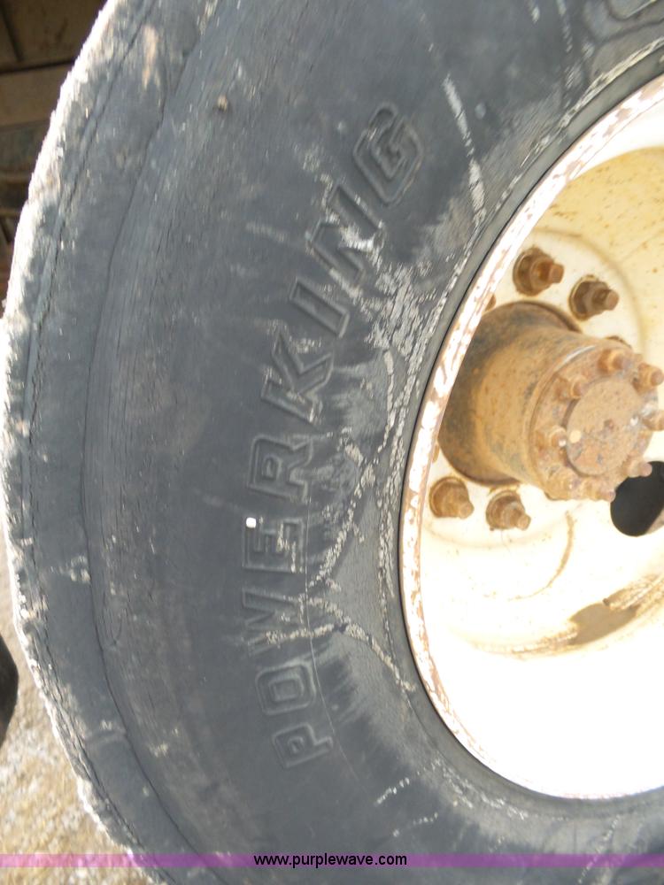 image for item L2048 1997 International 4900 box truck