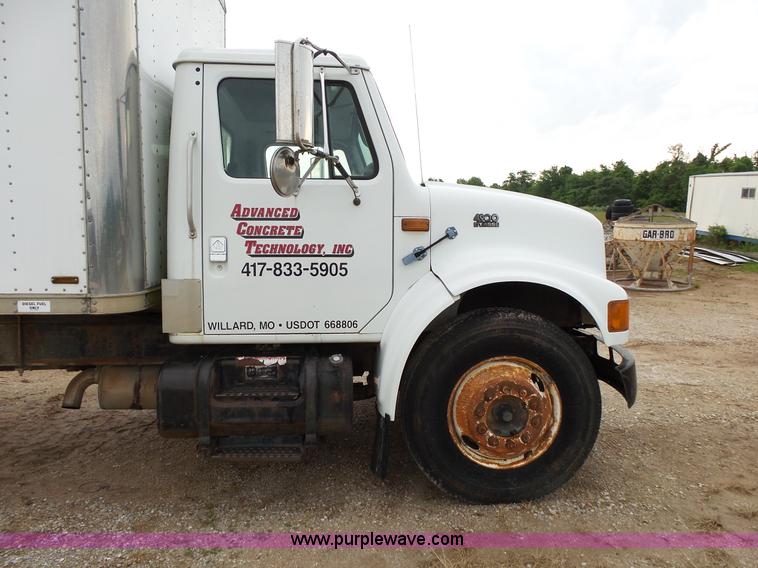 image for item L2048 1997 International 4900 box truck