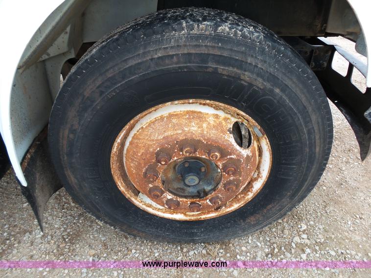 image for item L2048 1997 International 4900 box truck