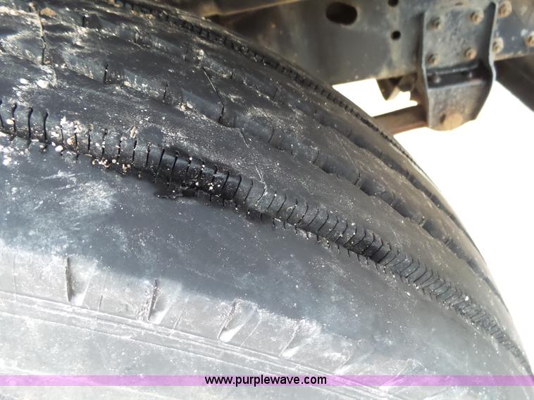 image for item L2048 1997 International 4900 box truck