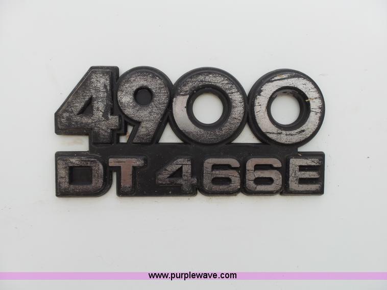 image for item L2048 1997 International 4900 box truck