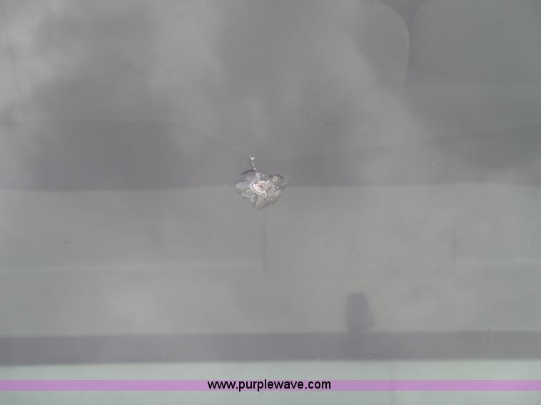 image for item L2048 1997 International 4900 box truck