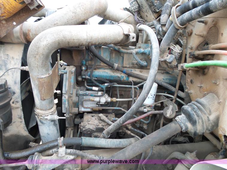 image for item L2048 1997 International 4900 box truck