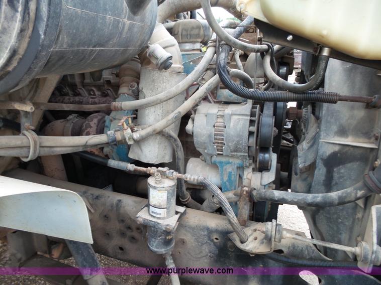 image for item L2048 1997 International 4900 box truck