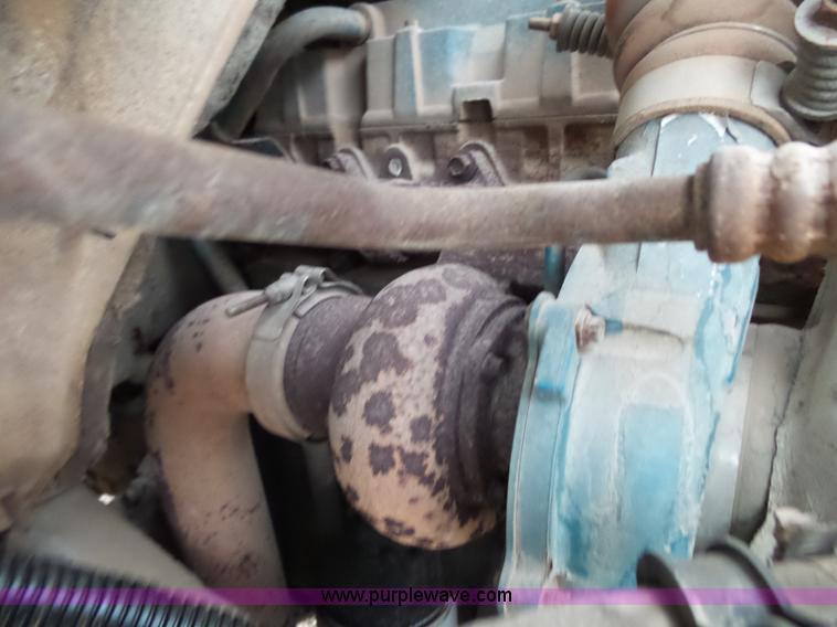 image for item L2048 1997 International 4900 box truck