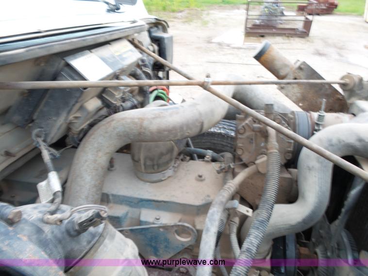 image for item L2048 1997 International 4900 box truck