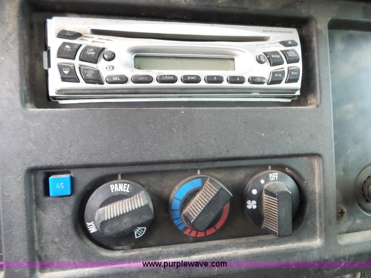 image for item L2048 1997 International 4900 box truck