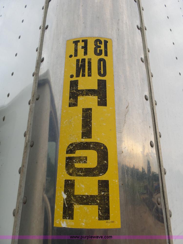 image for item L2048 1997 International 4900 box truck