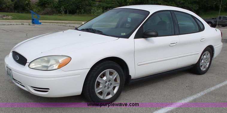 image for item L2055 2004 Ford Taurus