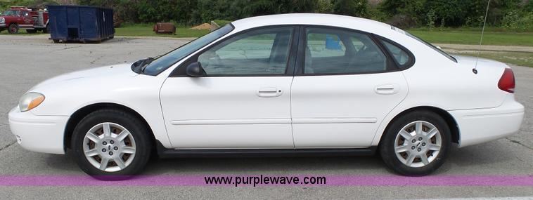 image for item L2055 2004 Ford Taurus