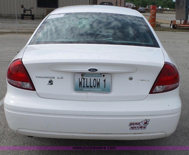 image for item L2055 2004 Ford Taurus