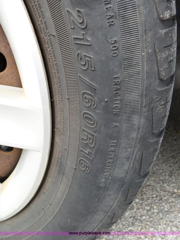 image for item L2055 2004 Ford Taurus