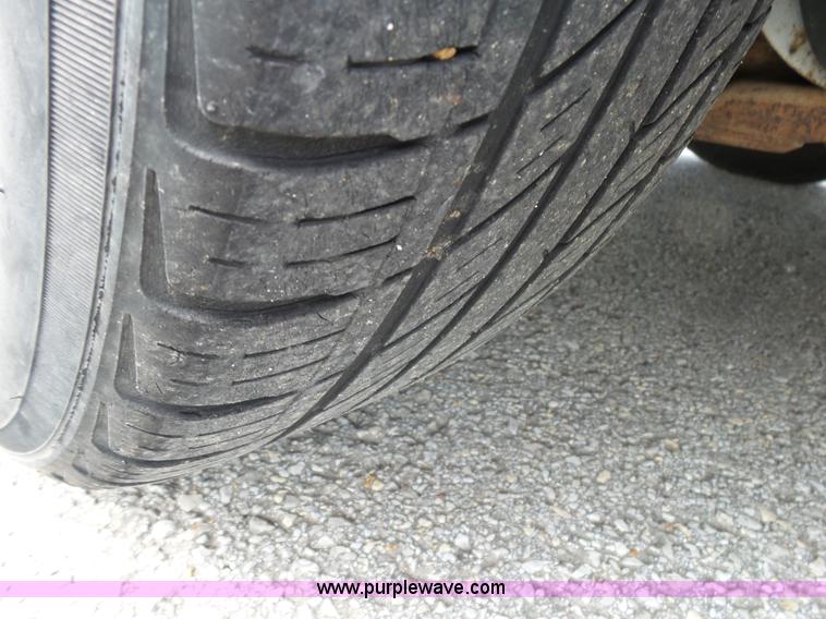 image for item L2055 2004 Ford Taurus