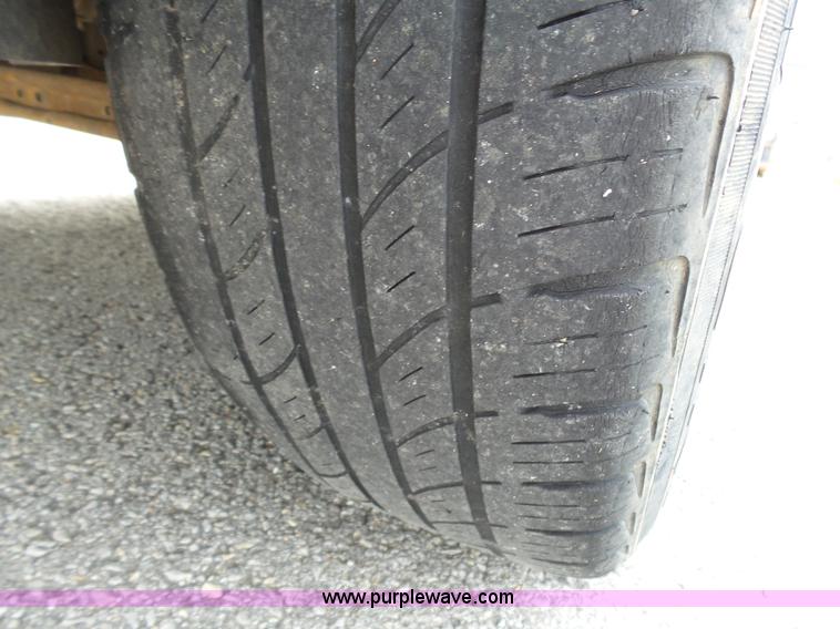 image for item L2055 2004 Ford Taurus