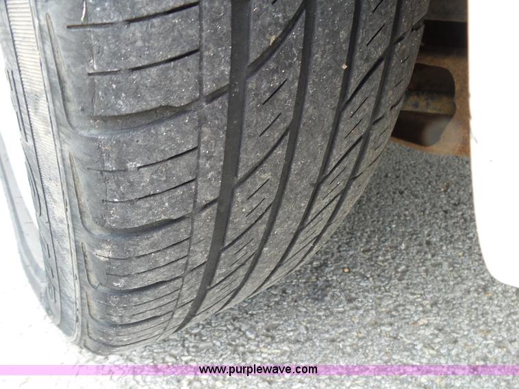 image for item L2055 2004 Ford Taurus