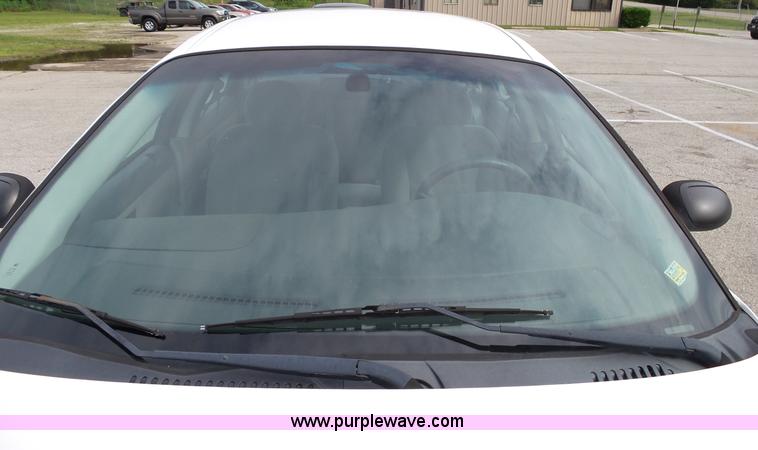 image for item L2055 2004 Ford Taurus