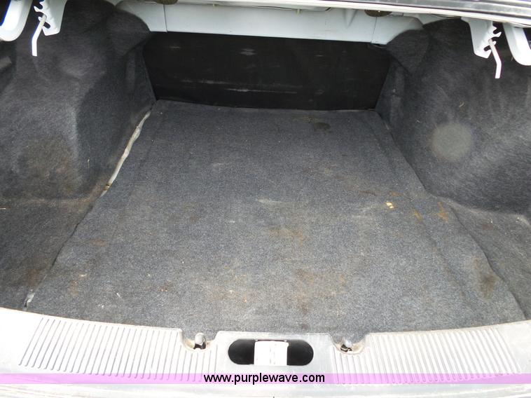 image for item L2055 2004 Ford Taurus