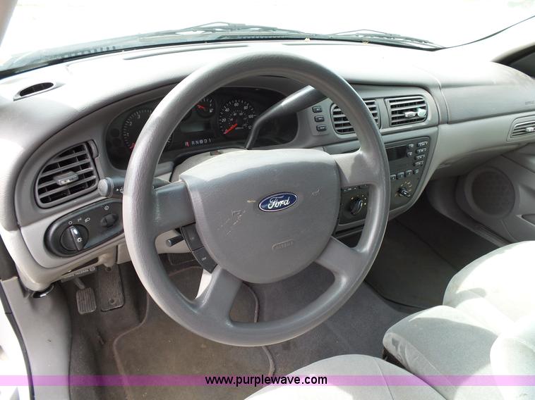 image for item L2055 2004 Ford Taurus
