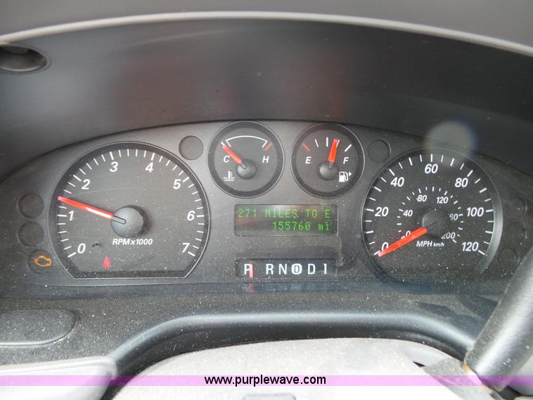 image for item L2055 2004 Ford Taurus